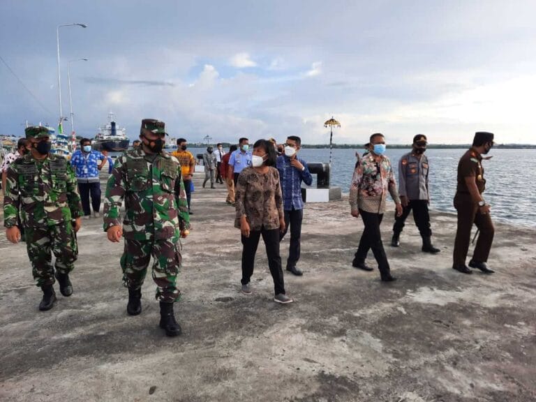 Pangkalan TNI Angkatan Laut melaksanakan Pencanangan dan Penandatanganan Komitmen Bersama menuju WBK dan WBBM. Foto: Ludewina Maturbongs