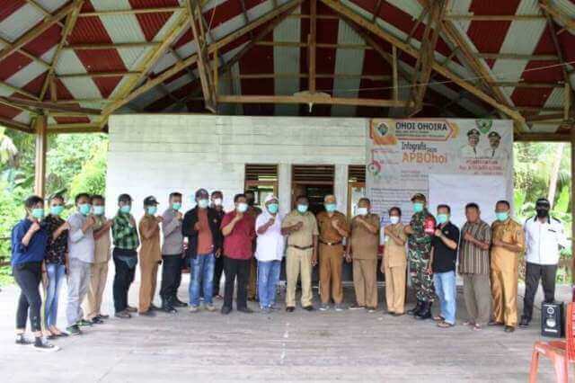 Dinas Kelautan dan Perikanan Provinsi Maluku menggandeng mitra menggelar sosialisasi dan diskusi tentang pelestarian penyu di Kepulauan Kei. Kegiatan dilakukan di Balai Ohoi Ohoira, Senin (29/3/2021). Foto: Labes Remetwa