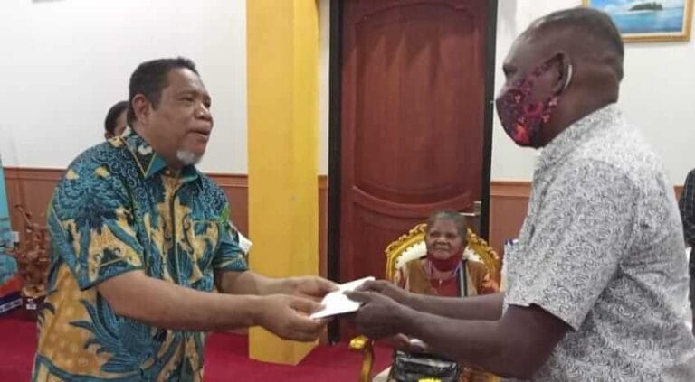Wali Kota Serahkan Bantuan Kepada Korban Bencana Puting Beliung Wali Kota Serahkan Bantuan Kepada Korban Bencana Puting Beliung