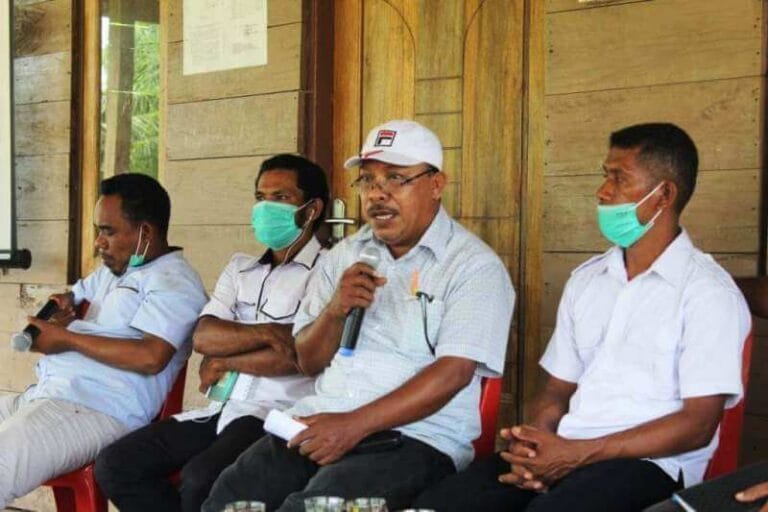 Hasil kajian tim peneliti WWF Indonesia yang diketuai Anton Ohoira menemukan bahwa tradisi penangkapan Tabob atau penyu belimbing (Dermochelys coriacea) oleh masyarakat adat Nufit (Kecamatan Kei Kecil Barat, Kabupaten Maluku Tenggara) mulai terdegradasi. Foto: Labes Remetwa