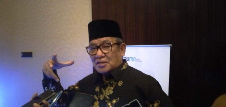 Bupati Maluku Tenggara M. Thaher Hanubun terus mendorong percepatan pembangunan Jalan Trans Kei Besar. Hal itu kembali didengungkan dalam Musrenbang RKPD di Swiss-Bellhotel Ambon, Kamis (22/4/2021). Foto: Chintia Samangun