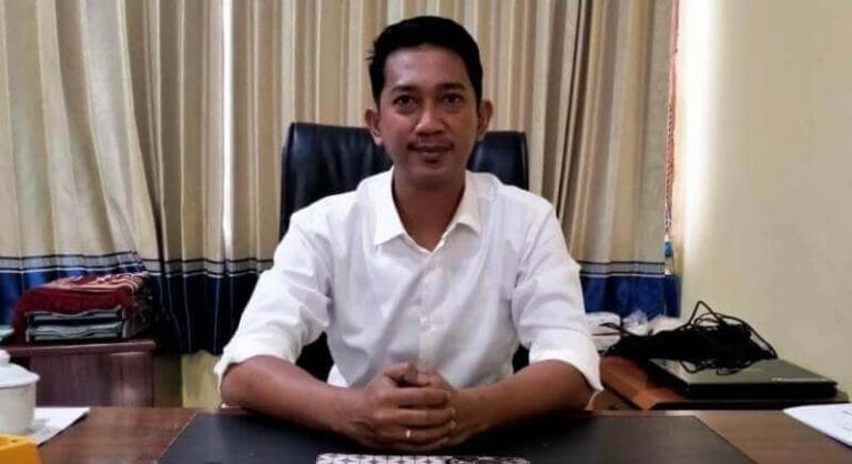 Pimpinan Cabang (Pinca) Badan Urusan Logistik Tual Faizal Jafar menjamin stok beras aman selama Ramadhan 1442 H/2021 M. Foto: Labes Remetwa