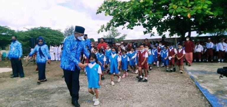 Bupati Malra Ajak Peserta Upacara Doakan Silvester Ade Homo