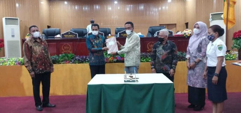 Paripurna LKPJ Wali Kota, DPRD Tual Sampaikan Tiga Rekomendasi Untuk BKPSDM Tual Paripurna LKPJ Wali Kota, DPRD Tual Sampaikan Tiga Rekomendasi Untuk BKPSDM Tual