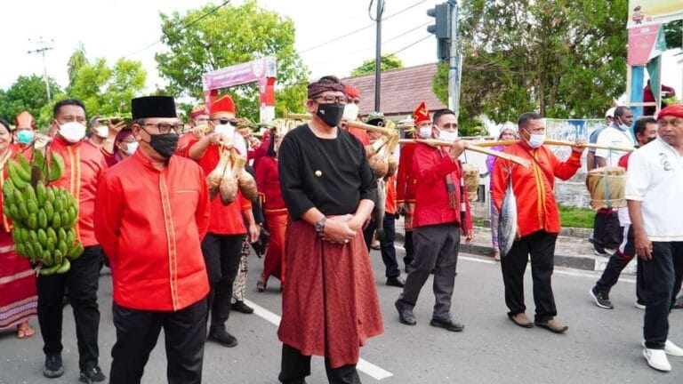 Budaya Kei Warnai Yelim Pemkab Malra untuk Gereja St Joseph Ohoijang