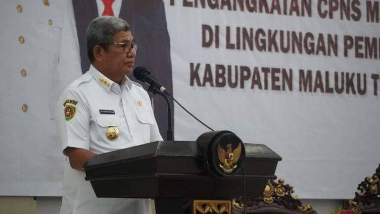 Bupati Malra Harap PNS Dari Luar Daerah Tidak Seenaknya Minta Pindah Bupati Malra Harap PNS Dari Luar Daerah Tidak Seenaknya Minta Pindah