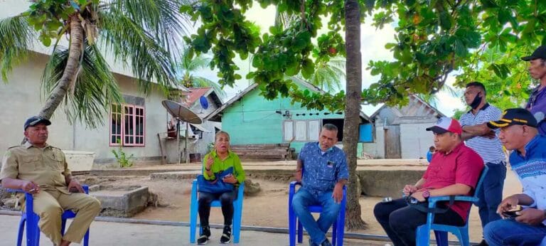 Komisi II DPRD Provinsi Maluku melakukan kunjungan kerja ke Desa Seira Kecamatan Seira Kabupaten Kepulauan Tanimbar, Selasa (8/6/2021). Foto: Chintia Samangun
