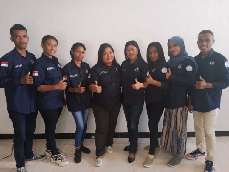 Keenam Wakil Polikant dalam NPEO 2021 bersama Mentor Maria Ngamelubun dan I.I.D.A.R. Susanty. Sumber Foto: Dok. Humas Polikant