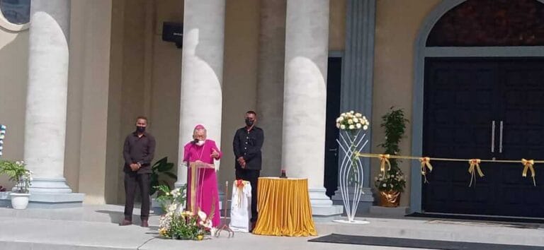 Uskup Agung Merauke Apresiasi Pemkot Tual Bantu Pembanguan Gereja Katolik Tual Uskup Agung Merauke Apresiasi Pemkot Tual Bantu Pembanguan Gereja Katolik Tual