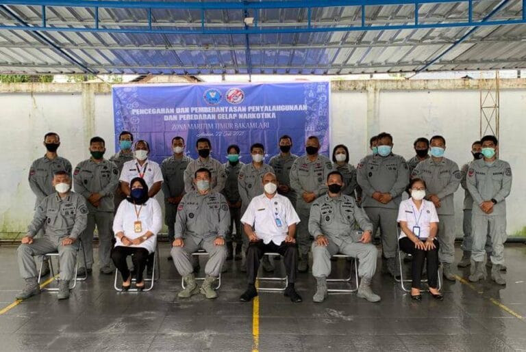 Pastikan Bebas Narkoba, Personel Kamla Zona Maritim Timur Jalani Tes Urine