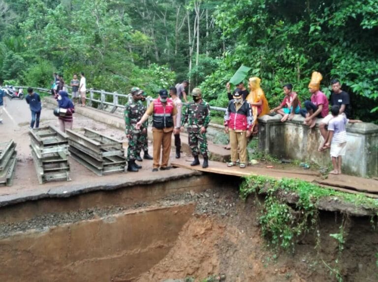 Danrem 151/Binaiya Tinjau Lokasi bencana banjir dan longsor