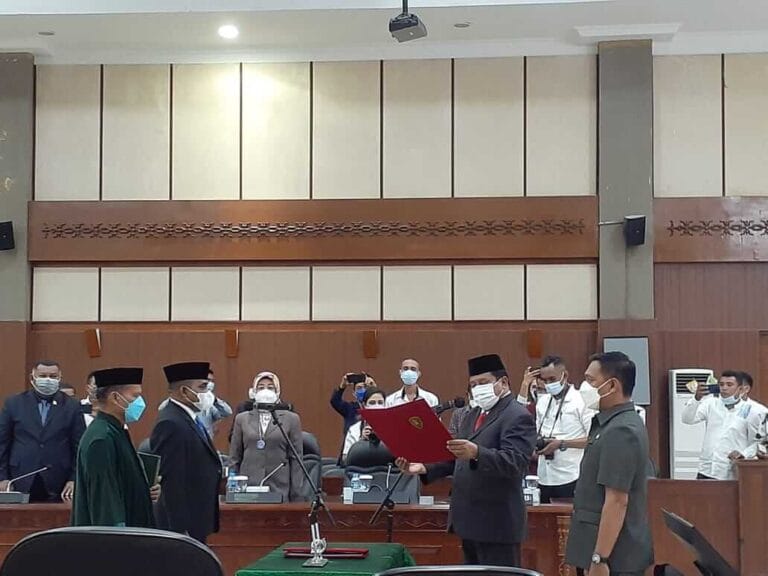 PAW Anggota Dewan, DPRD Maluku Resmi Lantik Halimun Sahulatu
