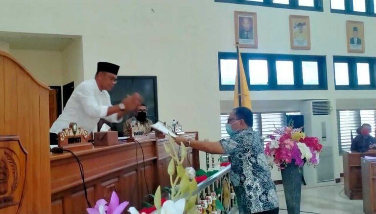 Banggar DPRD Malra Serahkan Visi kepada Tim Anggaran Pemerintah Daerah