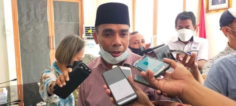 Ketua Komisi I DPRD Maluku, Amir Rumra