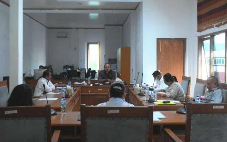 Suasana Rapat Dengar Pendapat (RDP) antara Komisi I dengan Kepala Bagian Hukum Setda Malra dan Camat Manyeuw di ruang rapat Komisi I, Rabu (18/8/2021). Foto: Labes Remetwa