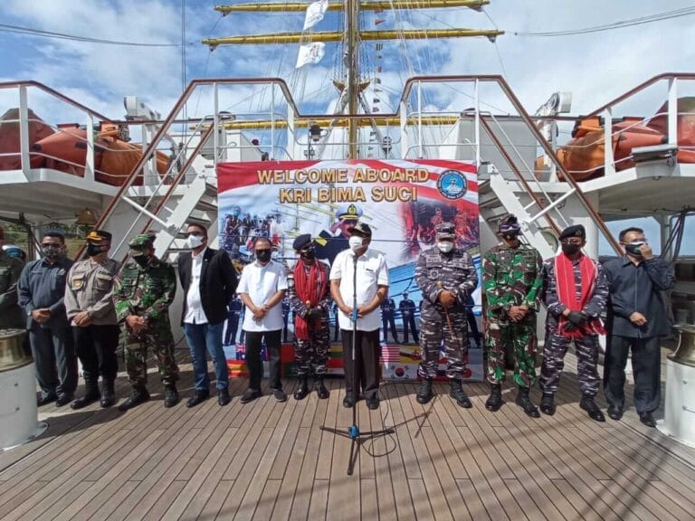 KRI Bima Suci Kembali Sambangi Kota Tual