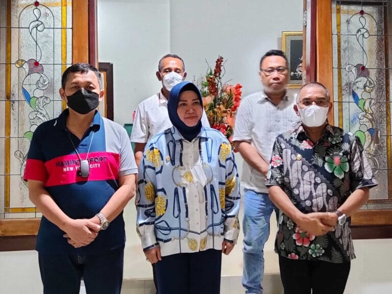 Bupati Bursel Audiensi Bersama Kejati Maluku Bahas Rencana Pembangunan Kantor Kejari Bursel
