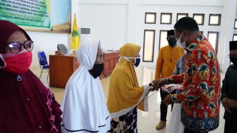 Ratusan Mustahik Kembali Menerima Penyaluran Zakat ASN Pemkot Tual