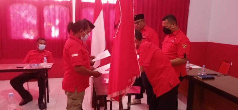 Tancap Gas, DPC PDIP Gaet Sejumlah Tokoh Masyarakat Jadi Kader