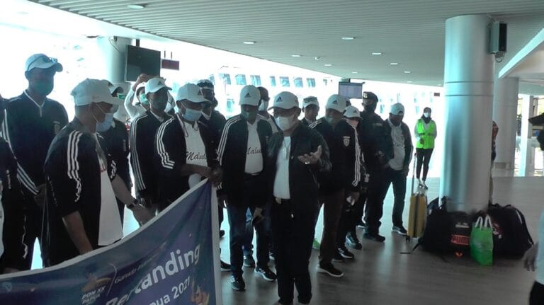 Wagub Lepas Kontingen Atlit Maluku ke Papua