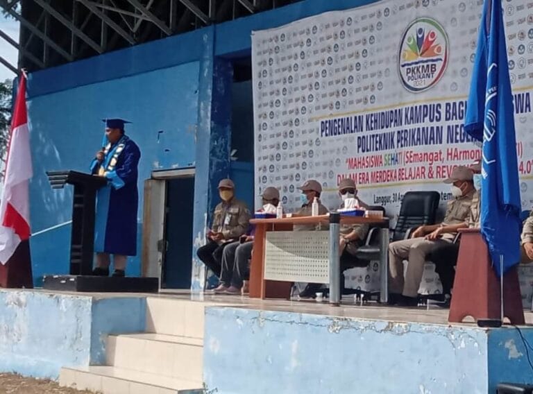 Direktur Polikant Kukuhkan 401 Mahasiswa Baru Pada PKKMB 2021