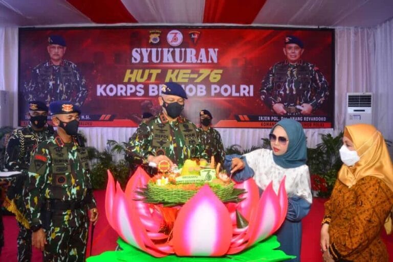 HUT Brimob Polri ke-76, Kapolda Maluku Pimpin Upacara