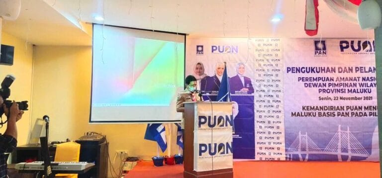 Gubernur Maluku yang diwakili Plh. Sekda Maluku Sadli Lie, membacakan sambutan saat pelantikan dan pengukuhan Dewan Pengurus Wilayah (DPW) Perempuan Amanat Nasional (PUAN) Provinsi Maluku di Hotel Manise Ambon, Senin (22/11/2021). Foto: Chintia Samangun