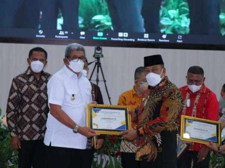 Bukti Bakti, Pemkab Malra Borong Tiga Penghargaan di Akhir Tahun