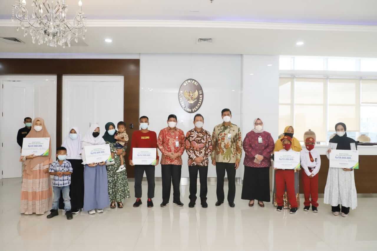 KKP dan BPJAMSOSTEK Santuni Rp1,99 Miliar untuk Keluarga ABK Korban KM. Hentri I