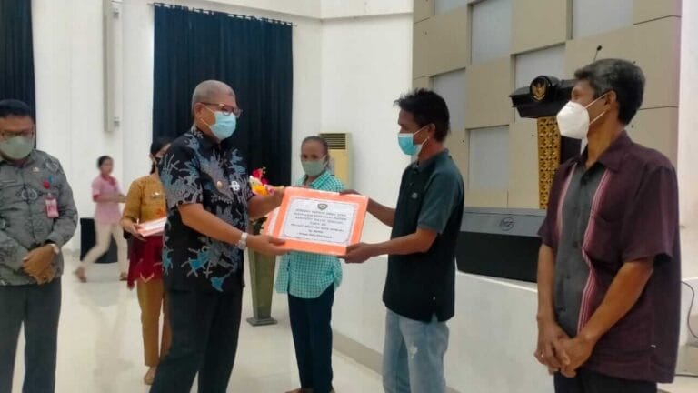 Kurangi Beban Masyarakat Miskin Ekstrem, Pemkab Malra Salurkan BST