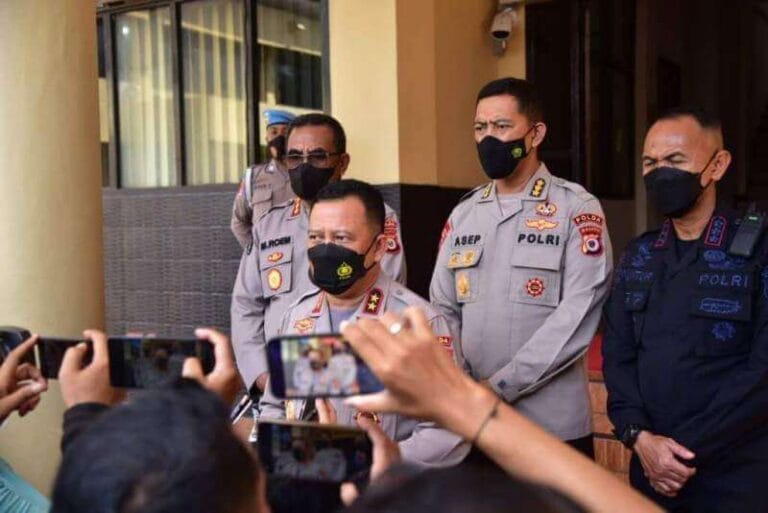Menuju Rekonsiliasi Damai di Haruku, Kapolda Ajak Semua Pihak Menahan Diri Menuju Rekonsiliasi Damai di Haruku, Kapolda Ajak Semua Pihak Menahan Diri