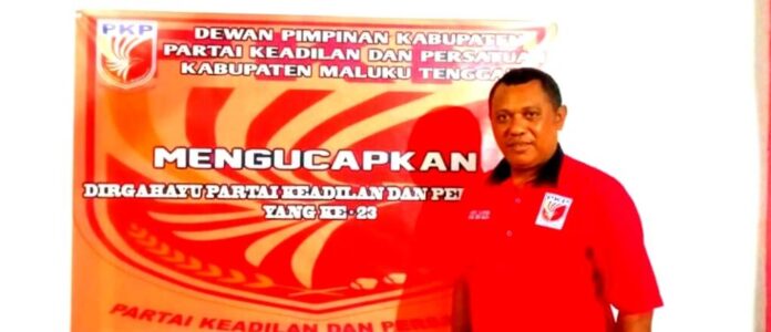 Ketua Dewan Pimpinan Kabupaten (DPK) Partai Keadilan dan Persatuan (PKP) Maluku Tenggara. Foto: Petter Letsoin