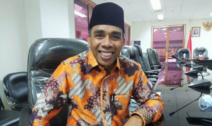 Ketua Komisi I DPRD Provinsi Maluku Amir Rumra. Foto: Intimnews/Vera