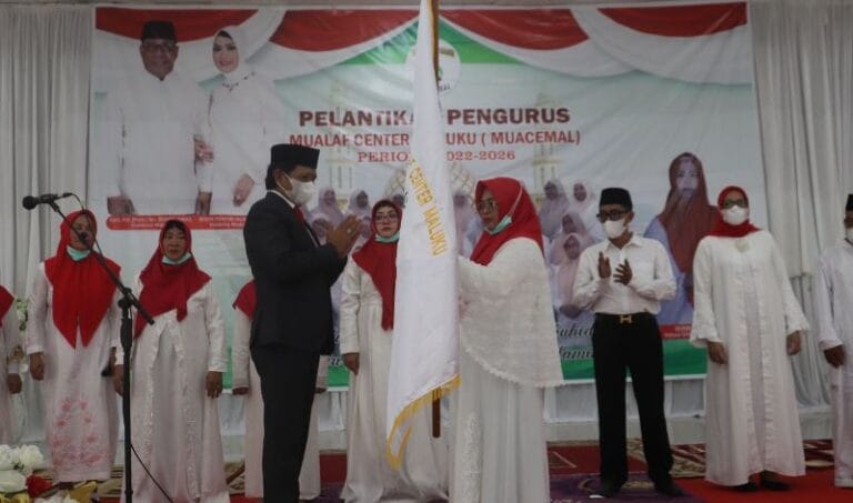 Penjabat Sekda Sadali Ie Lantik DP Mualaf Center Maluku