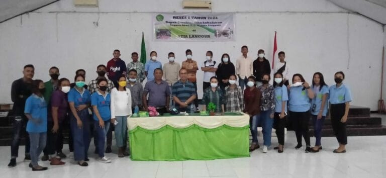 Anggota DPRD Kabupaten Maluku Tenggara Esebius Utha Safsafubun melaksanakan reses di Sekolah Tinggi Ilmu Administrasi (STIA) Langgur, Selasa (22/2/2022). Foto: Fredy Jamrewav