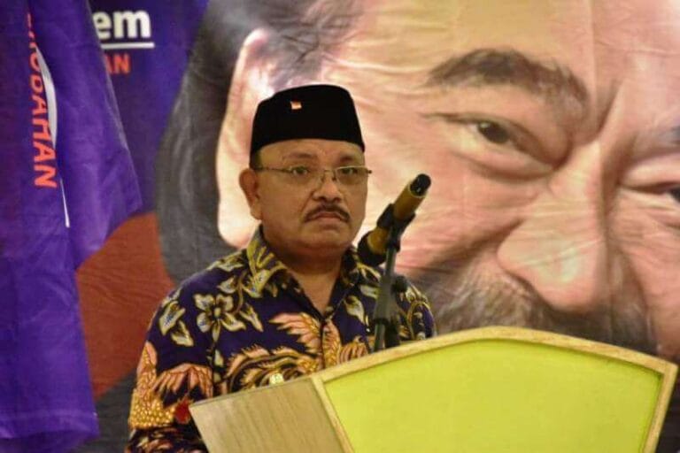 Wakil Bupati Maluku Tenggara Petrus Beruatwarin mewakili Bupati, menghadiri acara pelantikan pengurus DPD, DPC, dan Rapat Koordinasi Daerah (Rakorda) Partai NasDem Malra, di Ball Room Hotel Vilia, Kamis (10/2/2022). Foto: Petter Letsoin