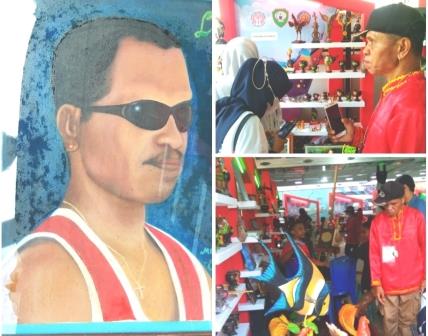 Korneles Jamlean, Dari Putus Cinta Menghasilkan Karya Seni Lukis dan Ukir Korneles Jamlean, Dari Putus Cinta Menghasilkan Karya Seni Lukis dan Ukir