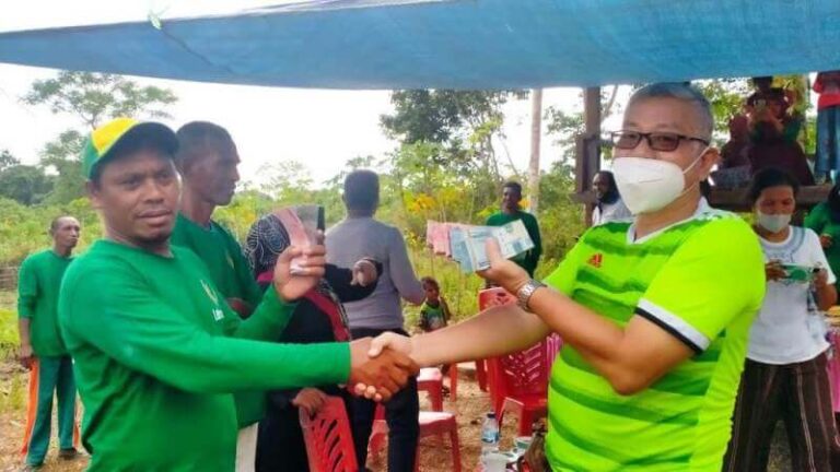 DKPP dan Dinas PMD-PPA Malra Antar Pengusaha Beli Jagung di Kebun DKPP dan Dinas PMD-PPA Malra Antar Pengusaha Beli Jagung di Kebun