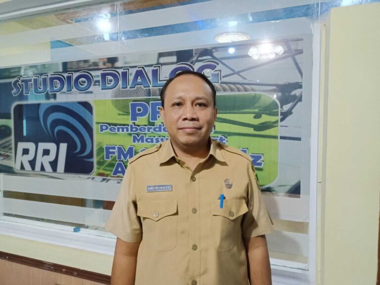 Sekretaris Dinas Perindustrian dan Perdagangan Kota Tual Daniel Farfar, Selasa (8/3/2022). Foto: Dokpri