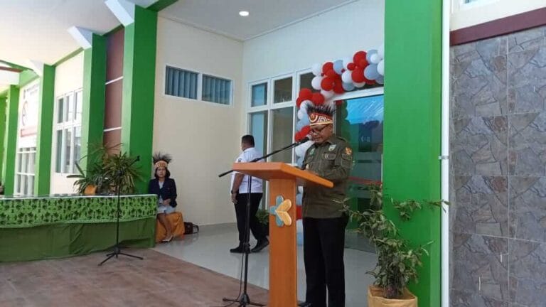 Bupati Kasihiw Resmikan Puskesmas Bintuni, Berstandar Internasional