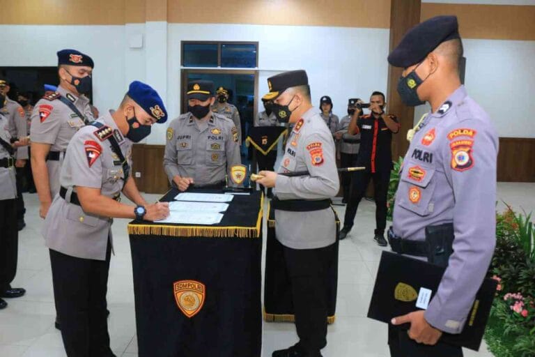 Kapolda Maluku Pimpin Sertijab Irwasda dan Dansat Brimob, serta Lantik Kapolres Bursel dan Malra
