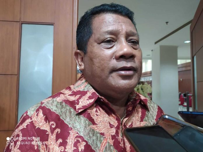 Ketua DPRD Provinsi Maluku Luki Wattimury