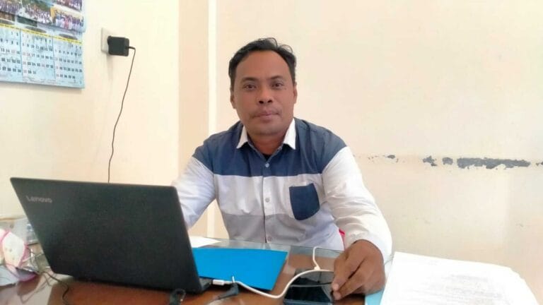 Ketua Tim Lomba NPEO Polikant Reynold Renjaan kepada Suaradamai.com di ruang kerjanya, Kamis (19/5/2022). Foto: Labes Remetwa