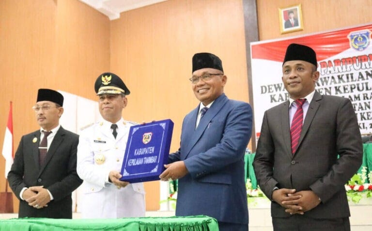Wagub Maluku Saksikan Serah Terima Jabatan Penjabat Bupati KKT