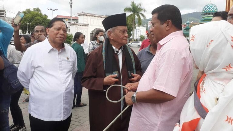 DPRD Maluku Serahkan Hewan Kurban Jelang Idul Adha