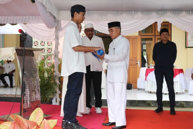 Gubernur MI Hadiri Perayaan Idu Adha dan Penyerahan Qurban SMP 14 Ambon