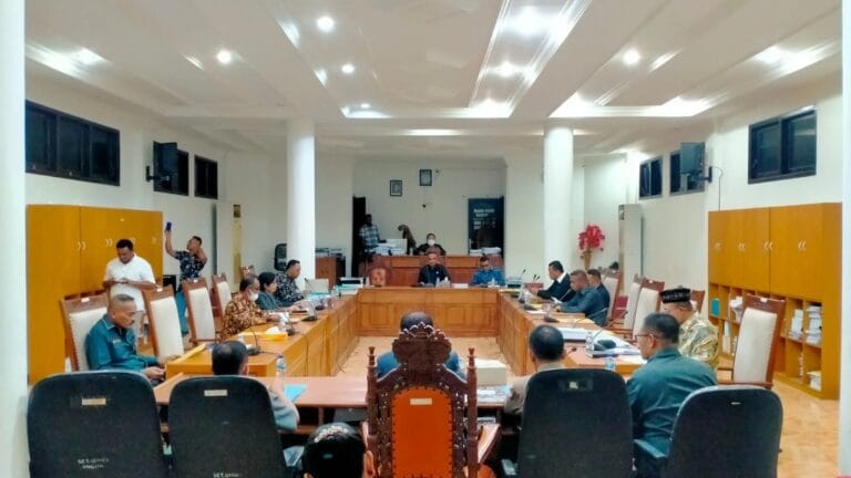 Tujuh Fraksi DPRD Malra Terima Pertanggungjawaban APBD 2021 Tujuh Fraksi DPRD Malra Terima Pertanggungjawaban APBD 2021
