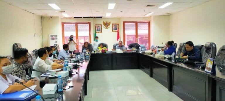 Afifuddin  Minta Direktur Ubah Mindset, Bahas Masalah Pembubaran Tim Jasa RSUD Haulussy