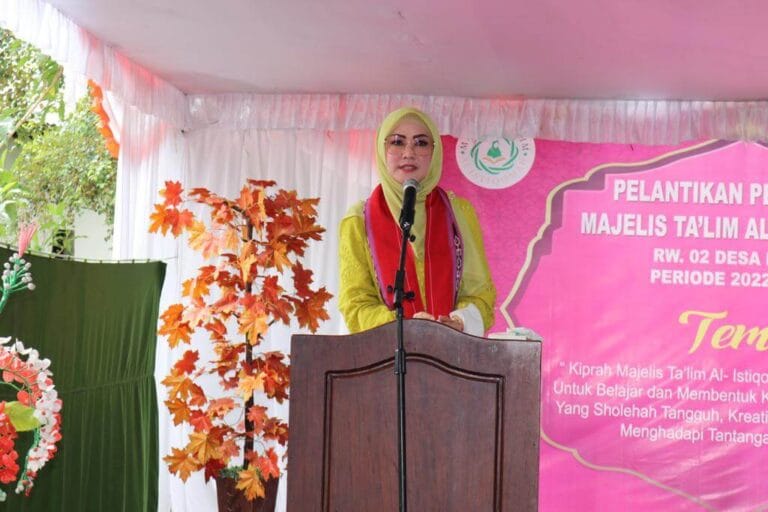 Lantik Pengurus MT Al-Istiqomah Desa Nania, Widya MI : Harus punya Gagasan Hadapi Tantangan Umat