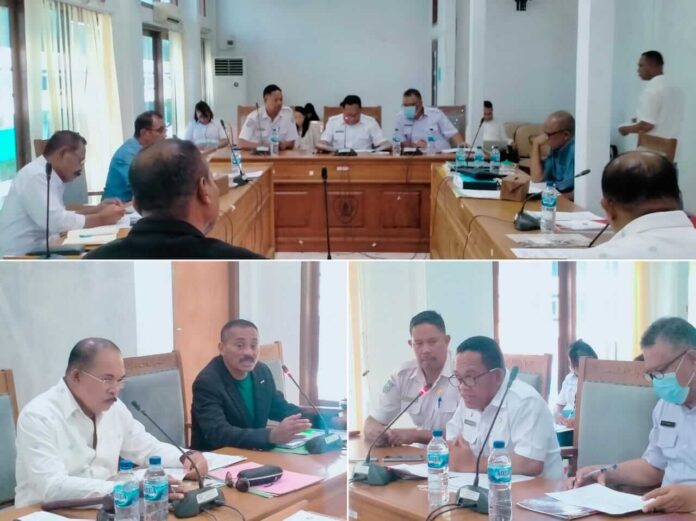 Rapat Komisi I DPRD Kabupaten Maluku Tenggara bersama Sekretariat DPRD Malra di ruang rapat komisi, Rabu (31/8/2022). Foto: Labes Remetwa